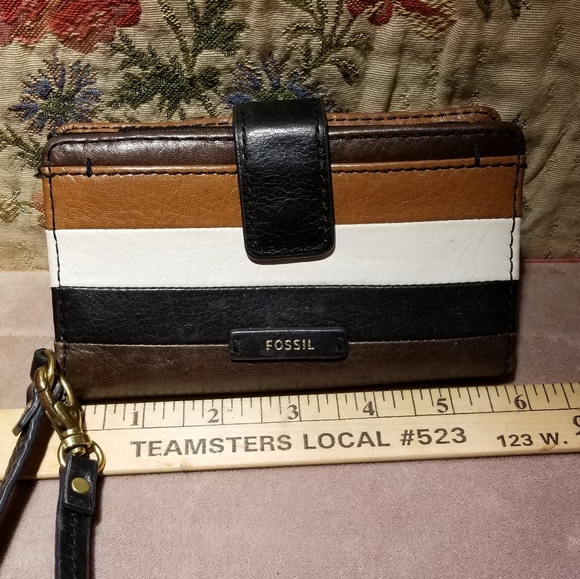 Fossil wallet wristlet with wrist handle - Picture 1 of 5